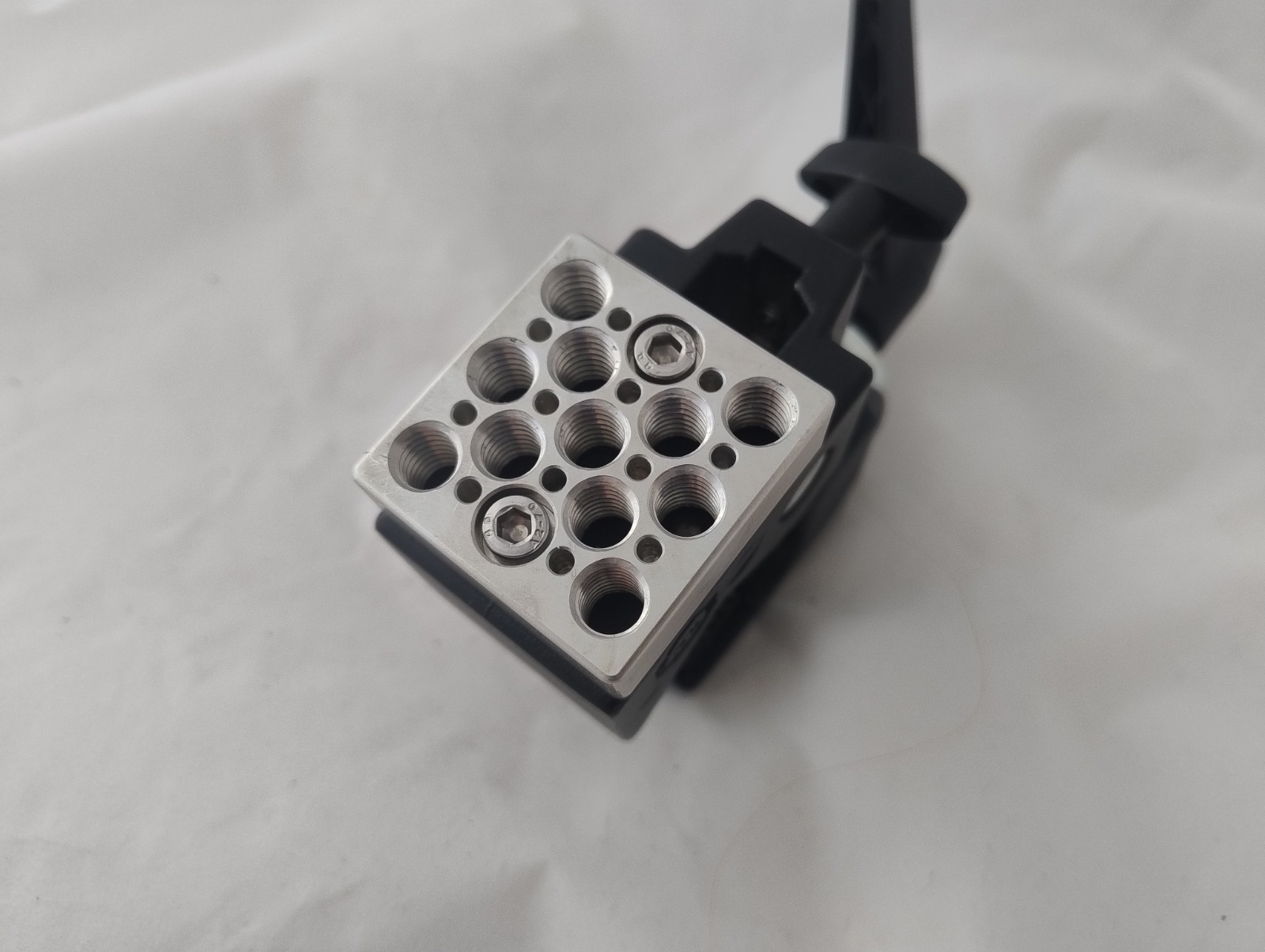Threaded cheese plate mounted on a K-clamp